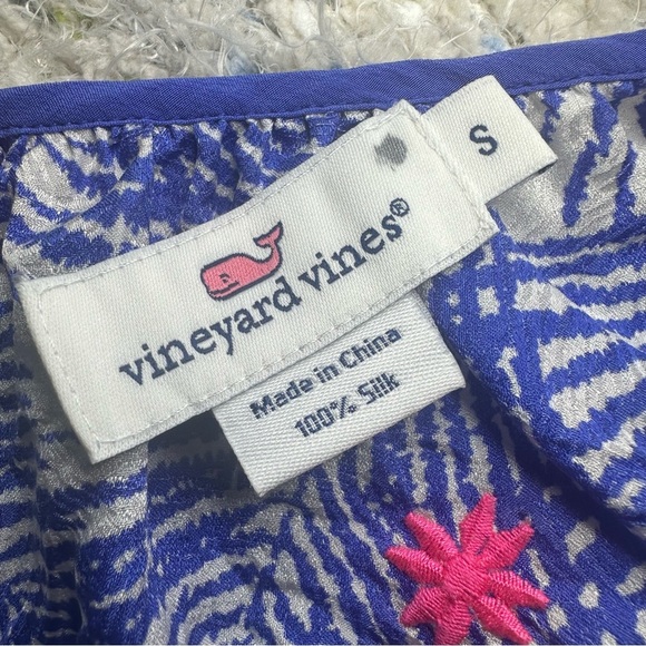 Vineyard Vines Palm Print Tunic Silk Blouse. Size: Small. - Picture 5 of 5